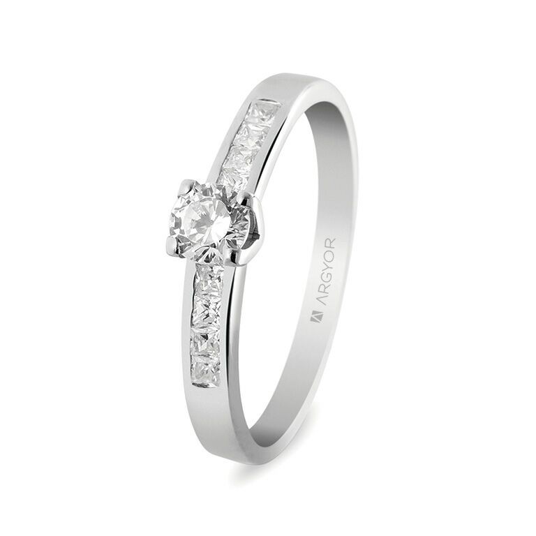 Anillo oro blanco con diamantes