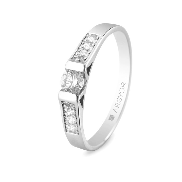 Sortija oro y diamantes